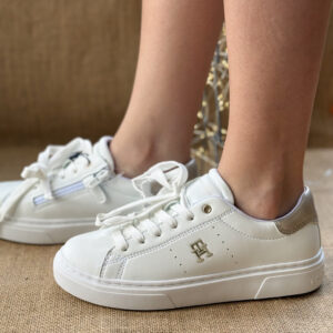 Tenis blanco con dorado