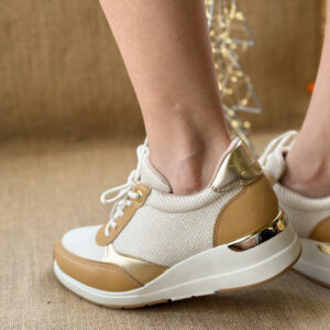 tenis beige con camel
