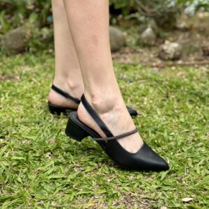 zapato de punta bajito color negro
