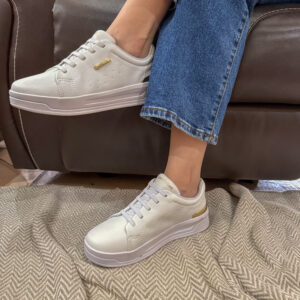 Tenis blanca con elastico