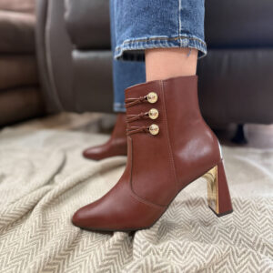 Bota café tacon dorado