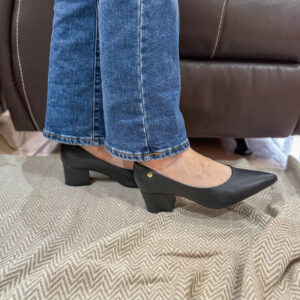 Zapato negro tacón bajo