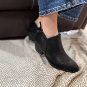 Botin caña baja negro y beige